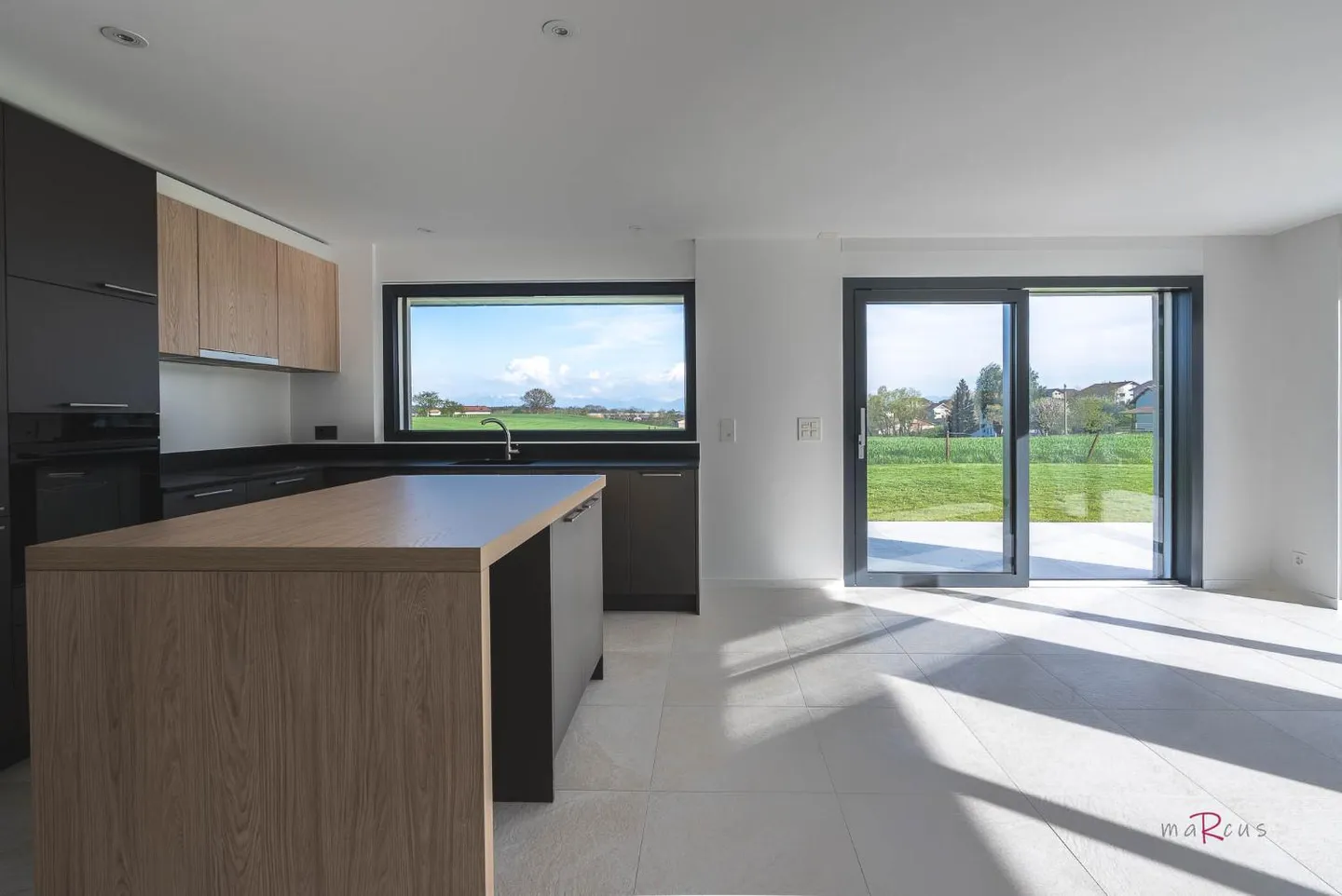 Terraced house with 4 bedrooms, magnificent view of the fields and the Alps - Photo 2 of 20