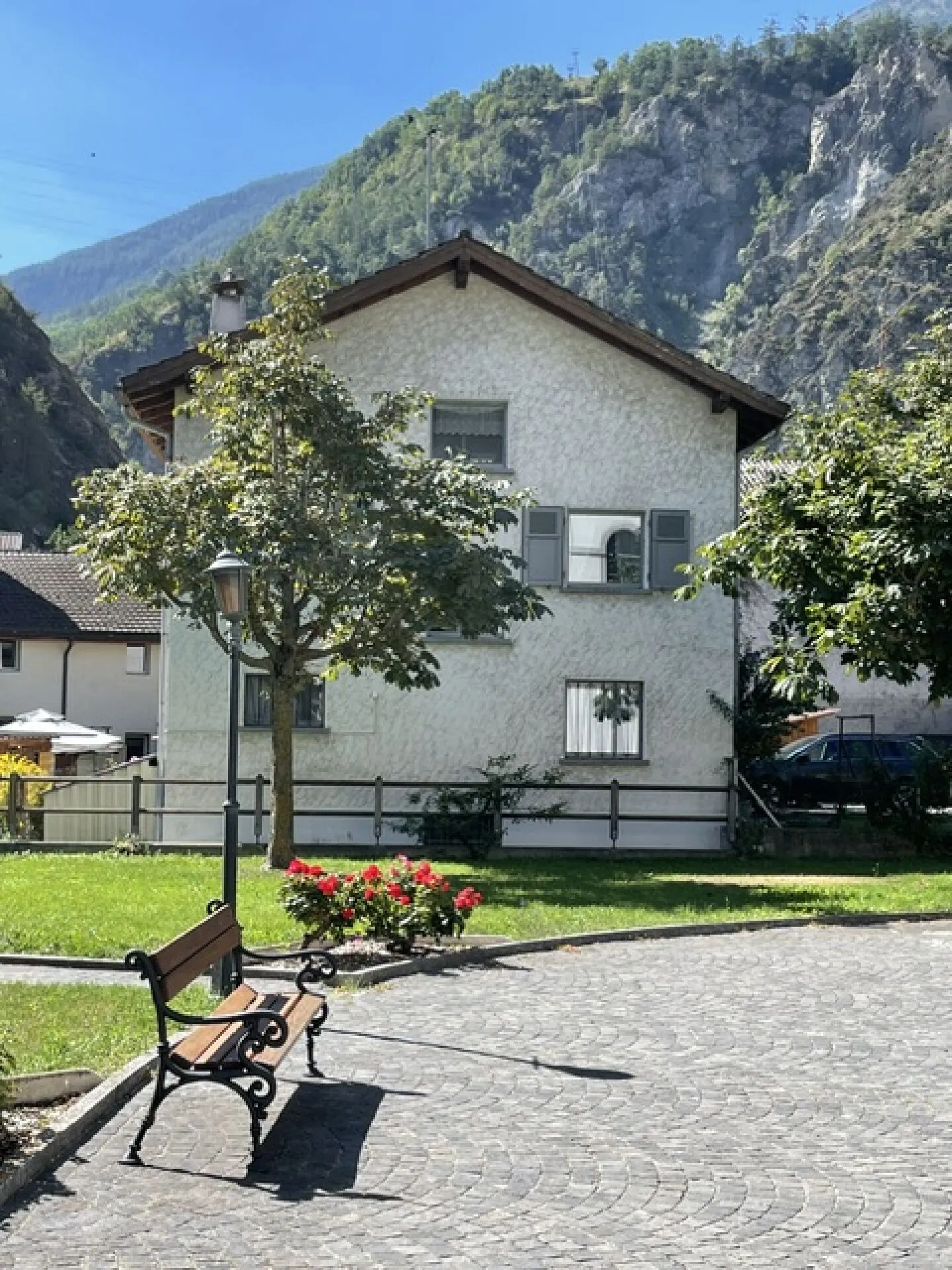 Charmantes Einfamilienhaus mit Garten - Foto 2 von 10