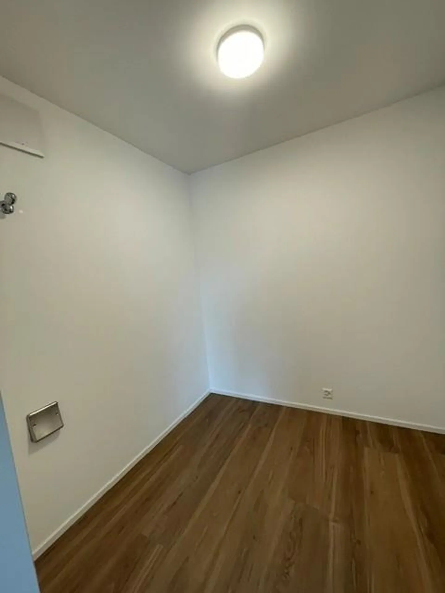 Ampio appartamento di 1,5 stanze nella migliore posizione con terrazza - Foto 8 di 8