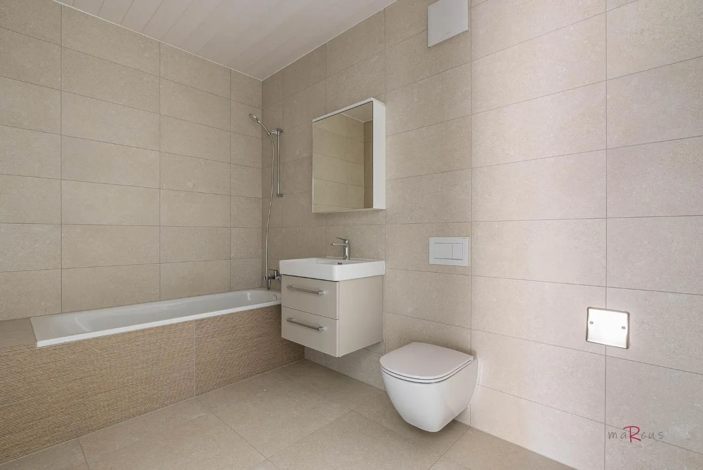 Terraced house with 4 bedrooms, magnificent view of the fields and the Alps - Photo 9 of 20