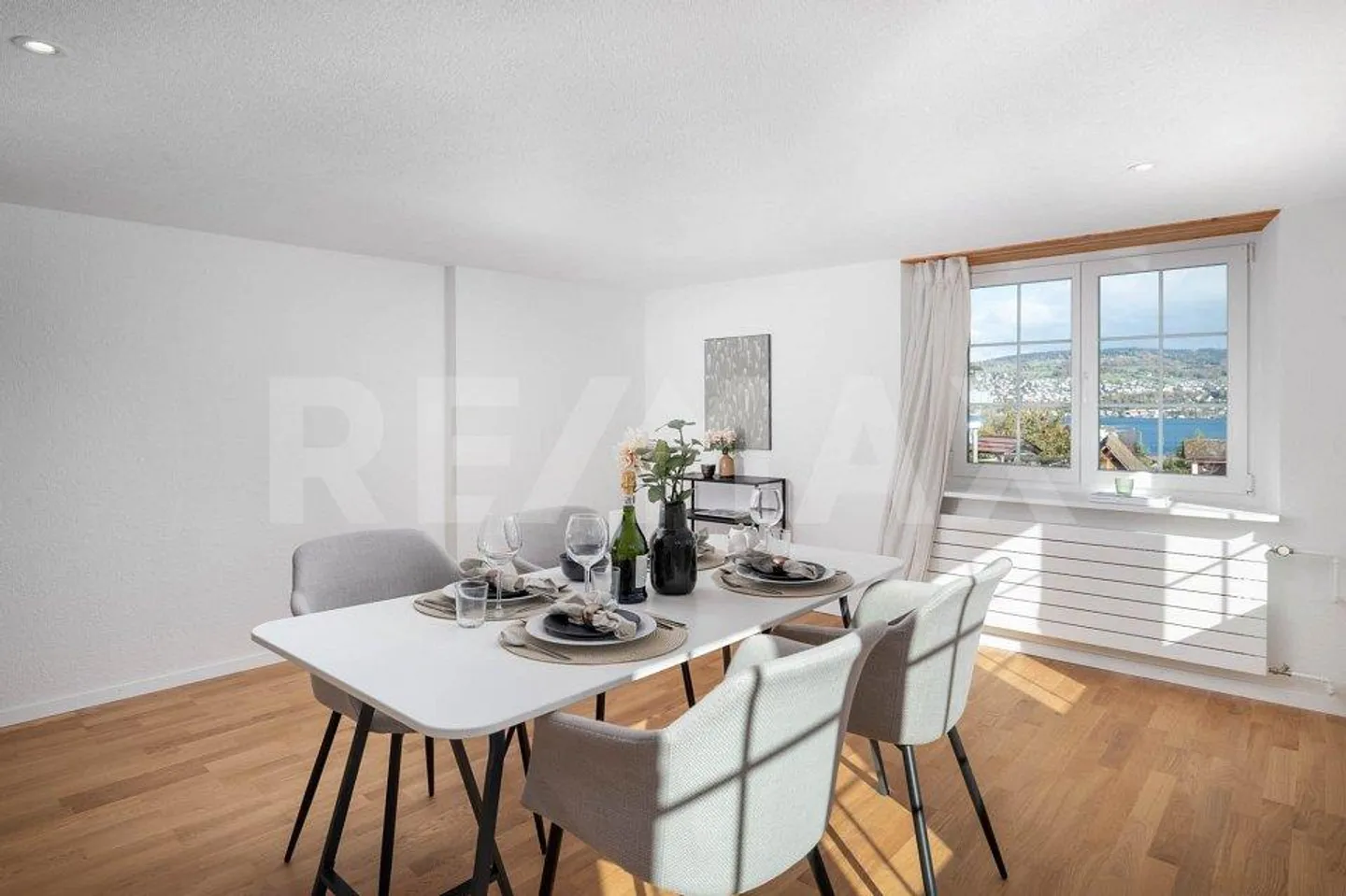 Maison de coin de 5 pièces fraîchement rénovée avec vue sur le lac ! - Photo 5 sur 13