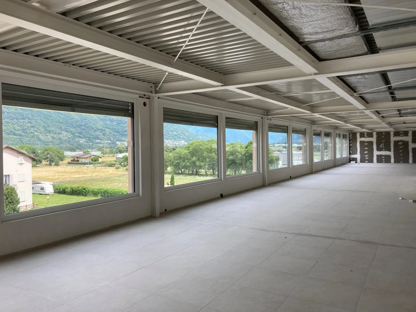 Neue Büros und Geschäftsräume im zweiten Stock - Hervorragende Sichtbarkeit - Foto 2 von 15