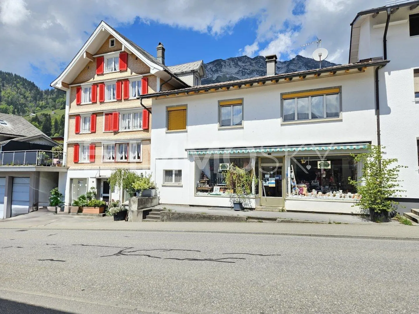 Charmantes Mehrfamilienhaus - Foto 1 von 5