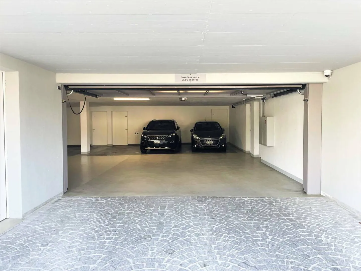 Beautiful multi-purpose space in a high-end residence in St-Sulpice - Photo 3 of 7