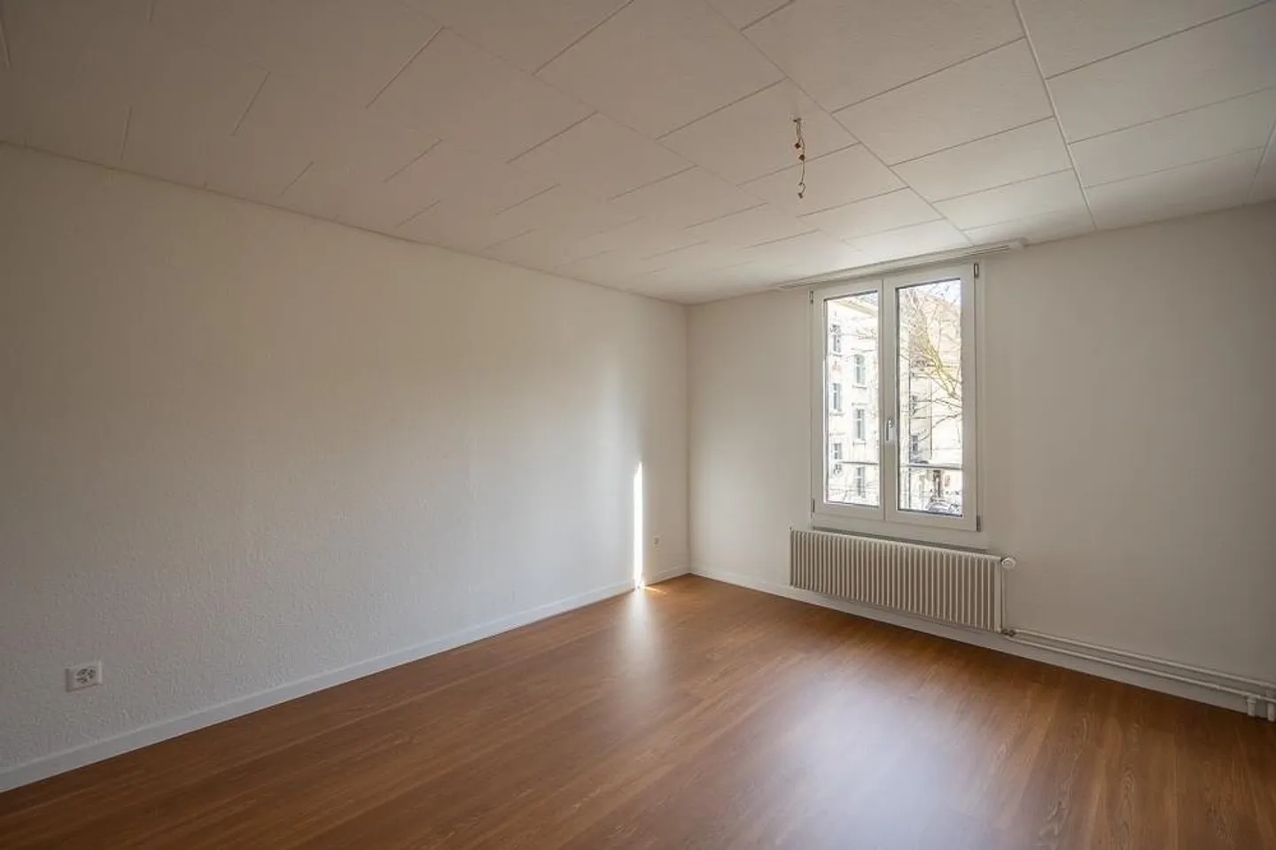 Appartement rénové de 3,5 pièces au 3ème étage - Photo 3 sur 9