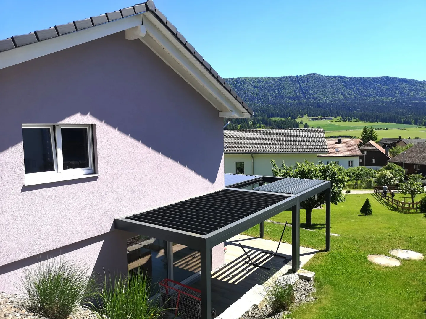 Belle villa moderne de 2017 avec pergola, jardin, garage, en bordure d'une zone verte - Photo 3 sur 35