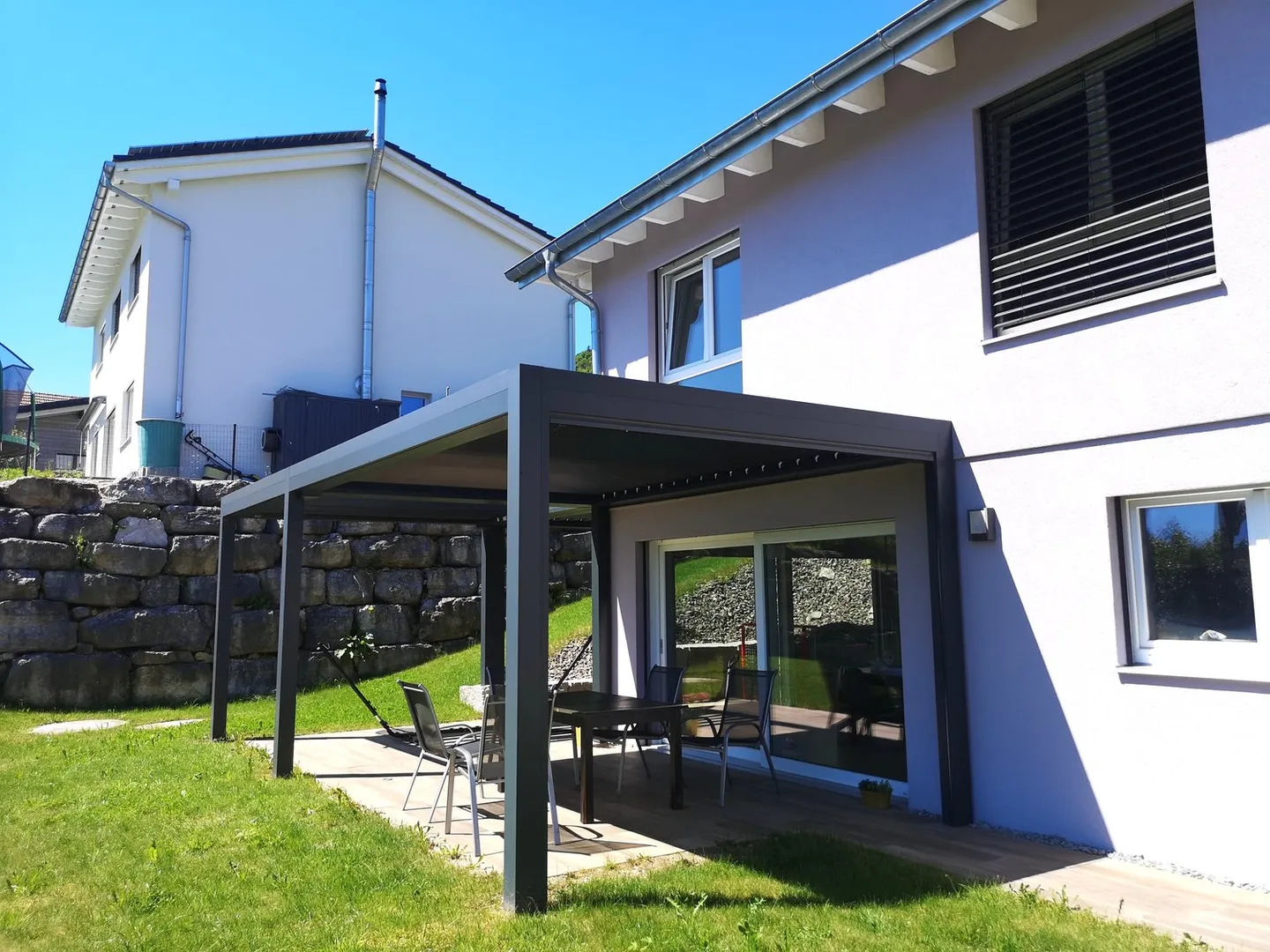 Belle villa moderne de 2017 avec pergola, jardin, garage, en bordure d'une zone verte - Photo 4 sur 35