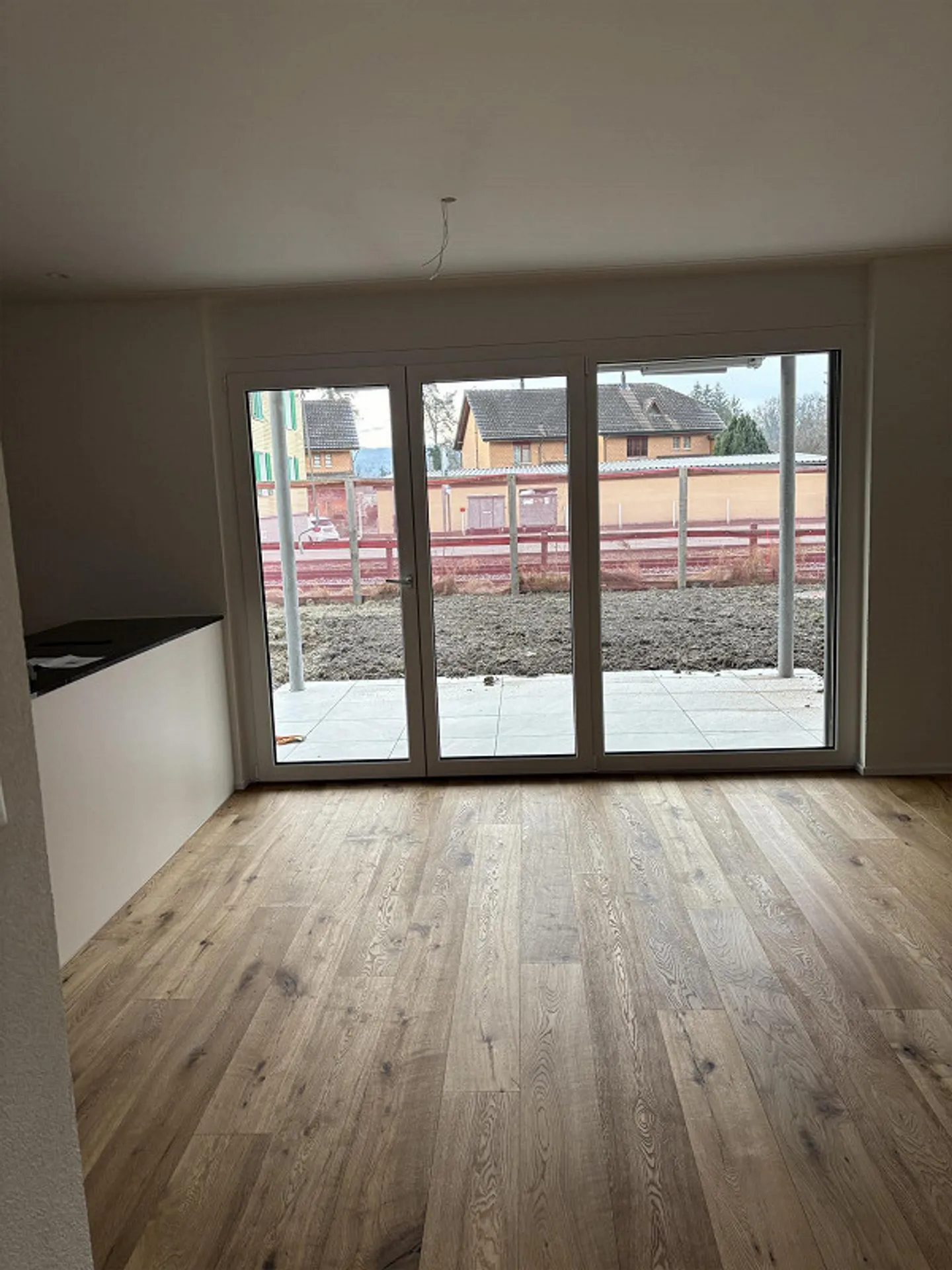 Appartamento luminoso e moderno di 2,5 stanze al piano terra con patio - Foto 6 di 9