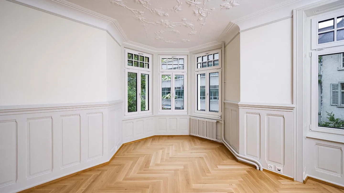 High-Quality Old Building Apartment in District 6 - Photo 3 of 6