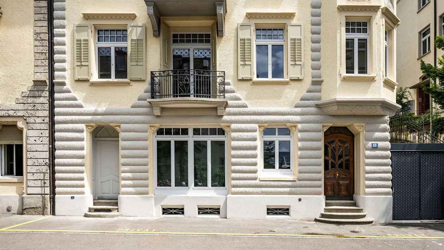 High-Quality Old Building Apartment in District 6 - Photo 1 of 6