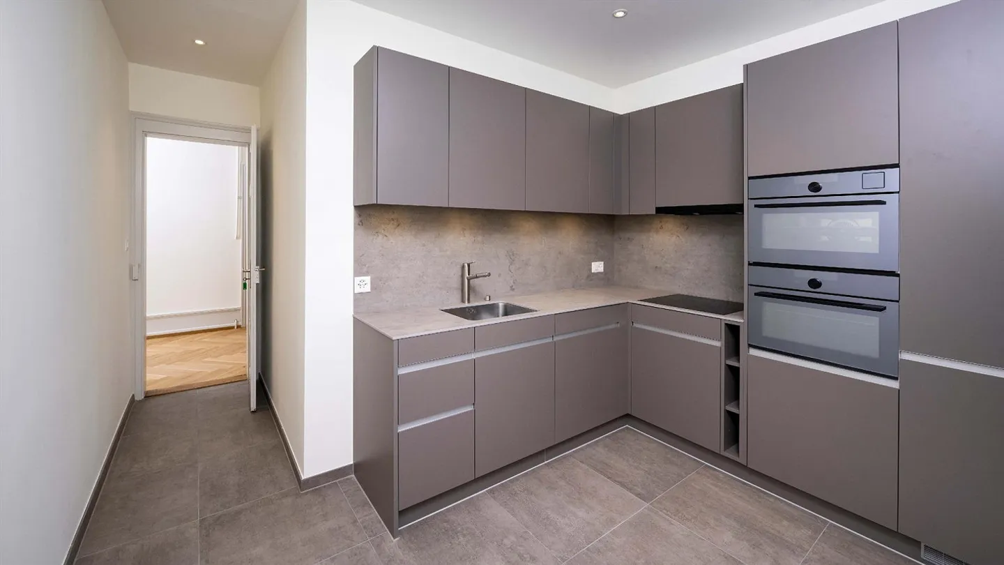 High-Quality Old Building Apartment in District 6 - Photo 6 of 6