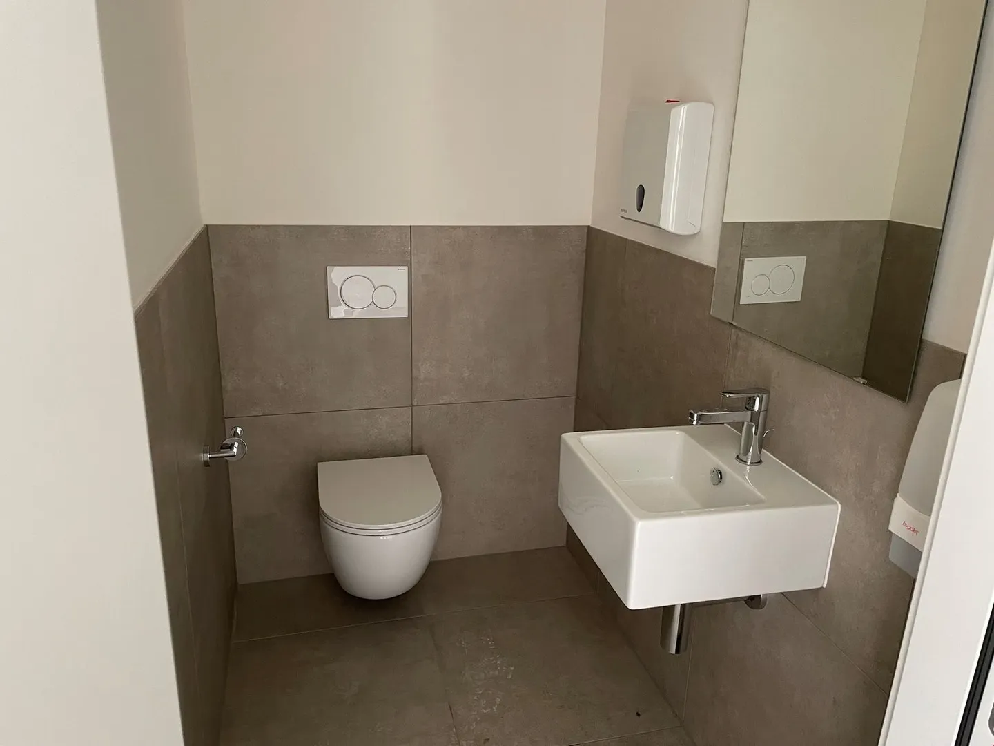 Neue Büros und Geschäftsräume im zweiten Stock - Hervorragende Sichtbarkeit - Foto 10 von 15