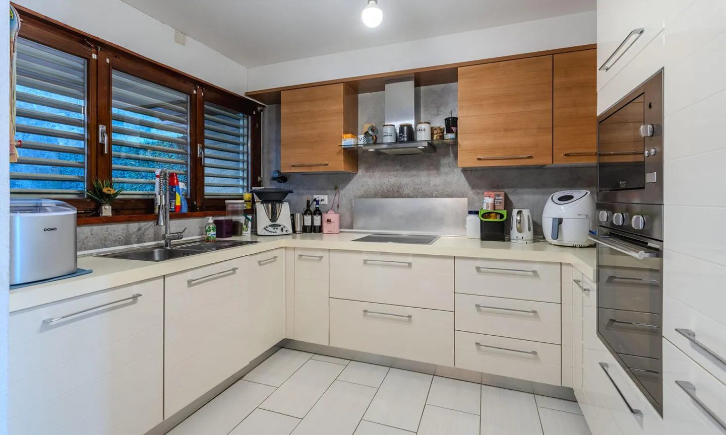 Casa bifamiliare 5.5 camere con vista parziale sul lago ad Agno - Foto 4 di 9