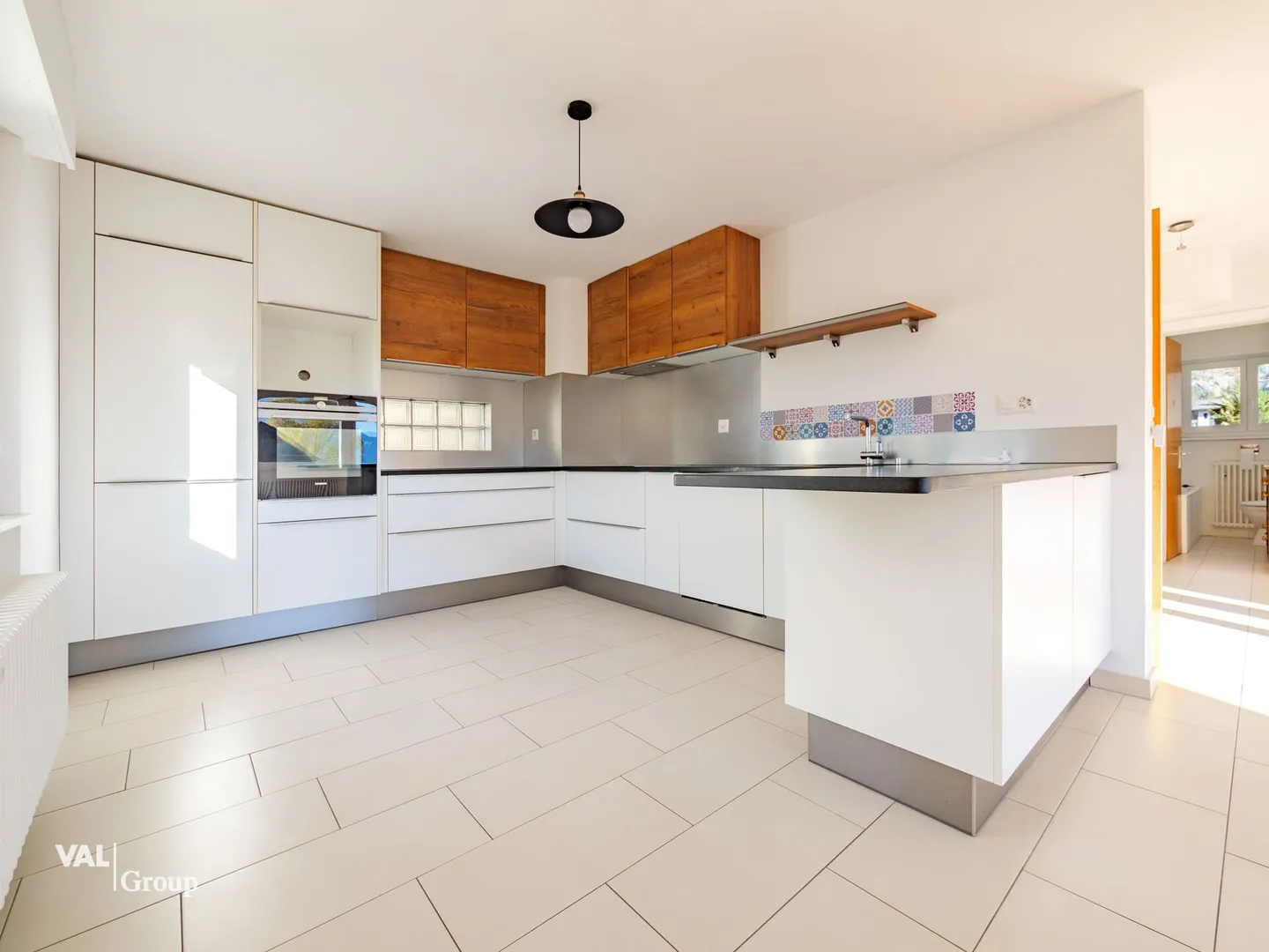 Villa Charmante Rénovée avec Vue Époustouflante - Vente en tant que Résidence Secondaire Possible - Photo 4 sur 17