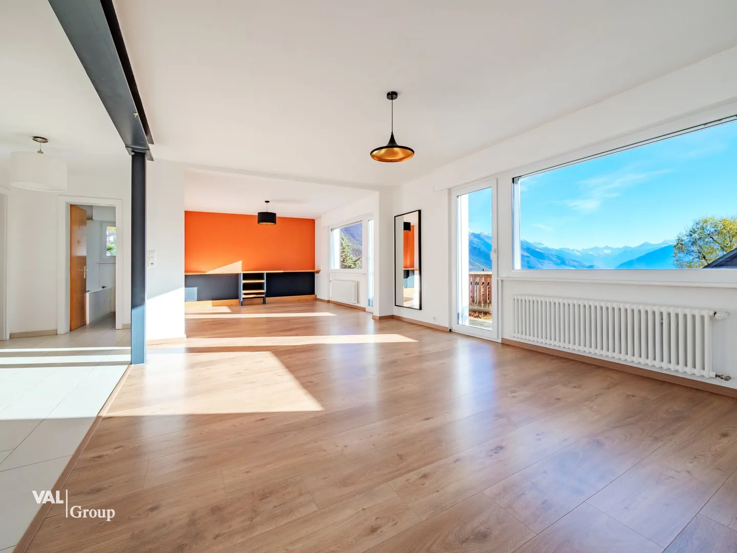 Villa Charmante Rénovée avec Vue Époustouflante - Vente en tant que Résidence Secondaire Possible - Photo 1 sur 17