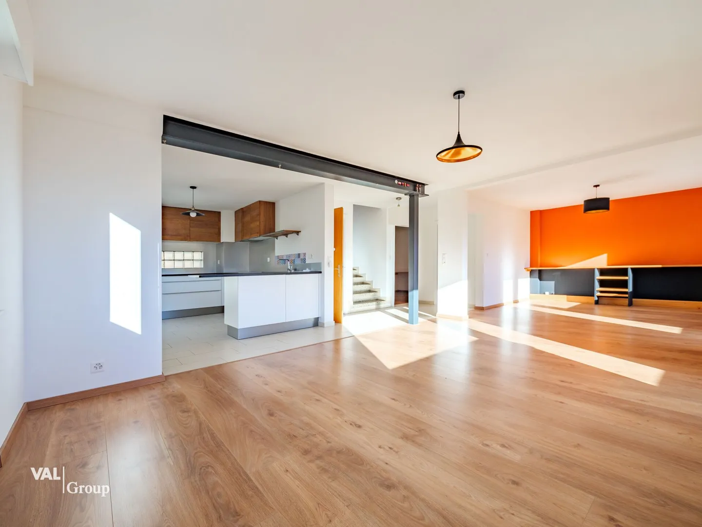 Villa Charmante Rénovée avec Vue Époustouflante - Vente en tant que Résidence Secondaire Possible - Photo 3 sur 17