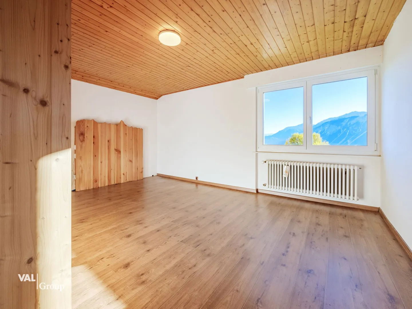 Villa Charmante Rénovée avec Vue Époustouflante - Vente en tant que Résidence Secondaire Possible - Photo 10 sur 17