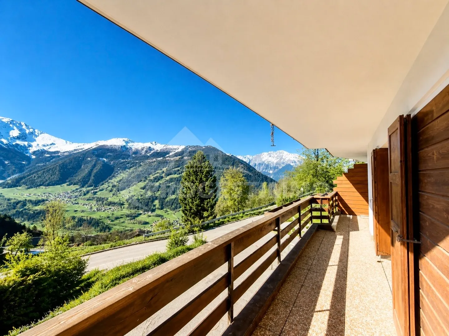 APPARTEMENT 4,5 ZIMMER MIT PANORAMABLICK ÜBER DAS TAL - Photo 8 sur 10