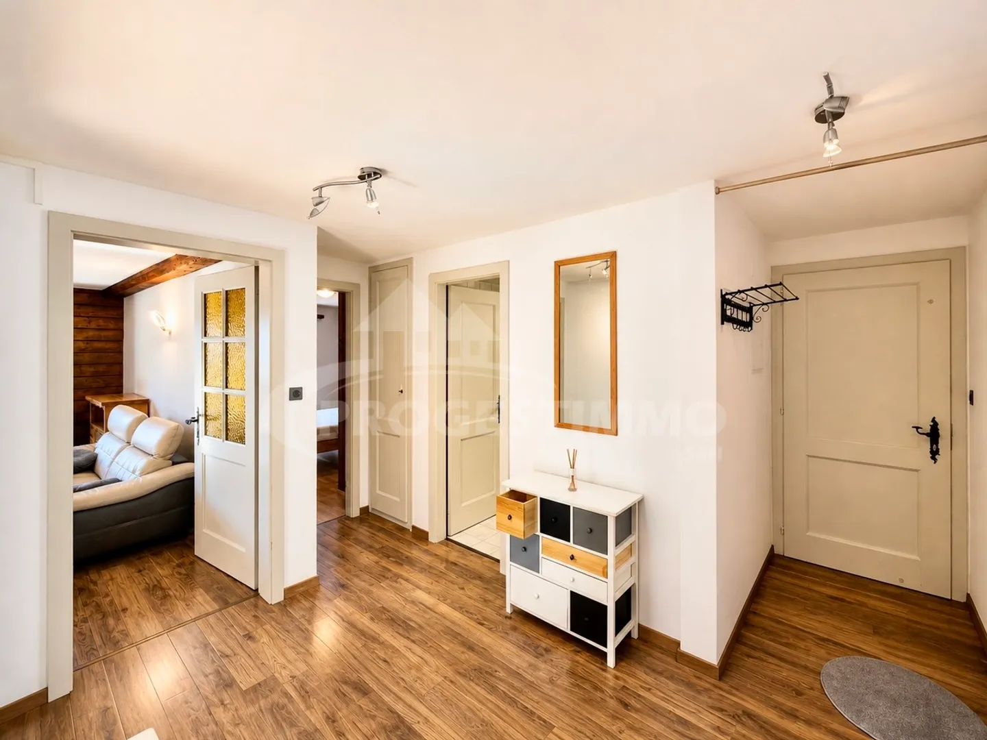 APPARTEMENT 4,5 ZIMMER MIT PANORAMABLICK ÜBER DAS TAL - Photo 7 sur 10