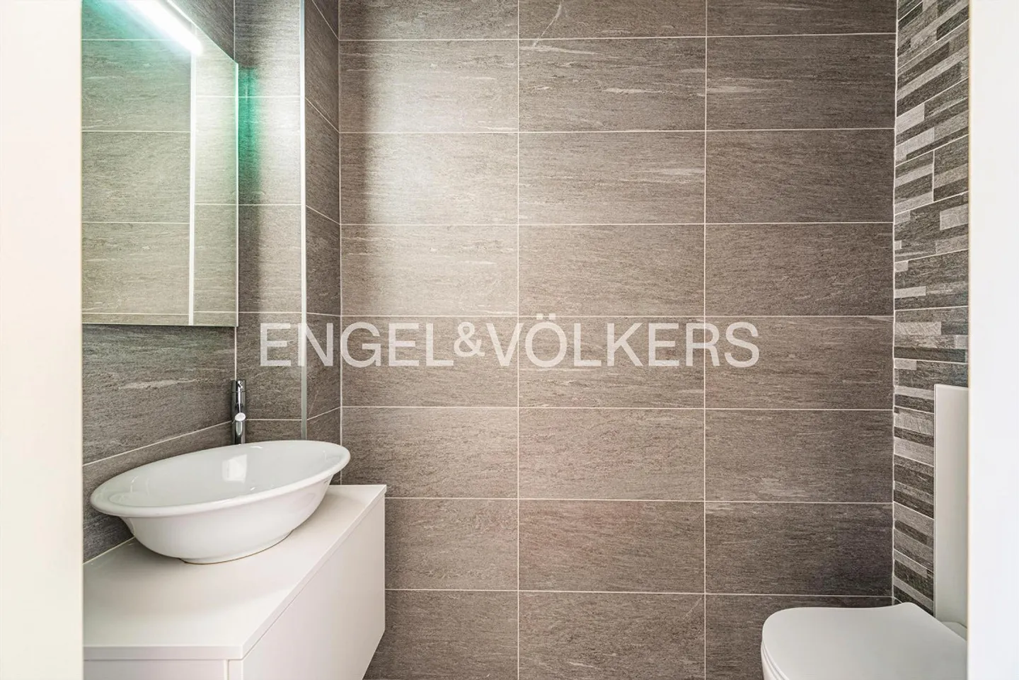 Duplex rénové, situé au centre avec des pièces lumineuses - Photo 6 sur 13