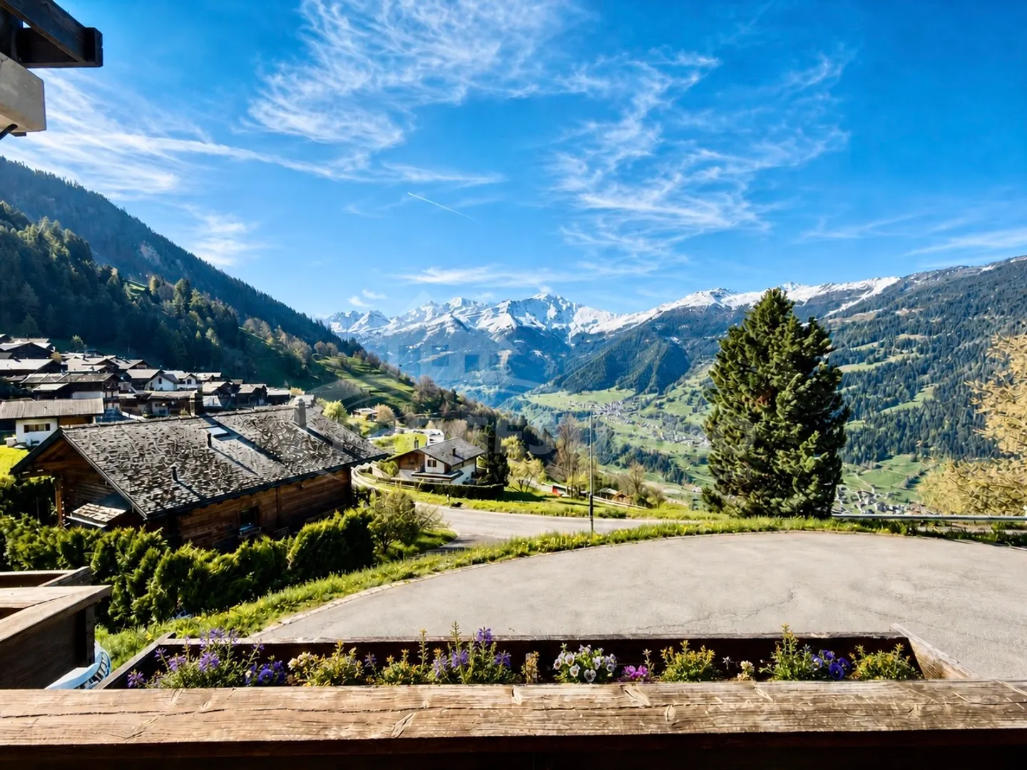 APPARTEMENT 4,5 ZIMMER MIT PANORAMABLICK ÜBER DAS TAL - Photo 10 sur 10