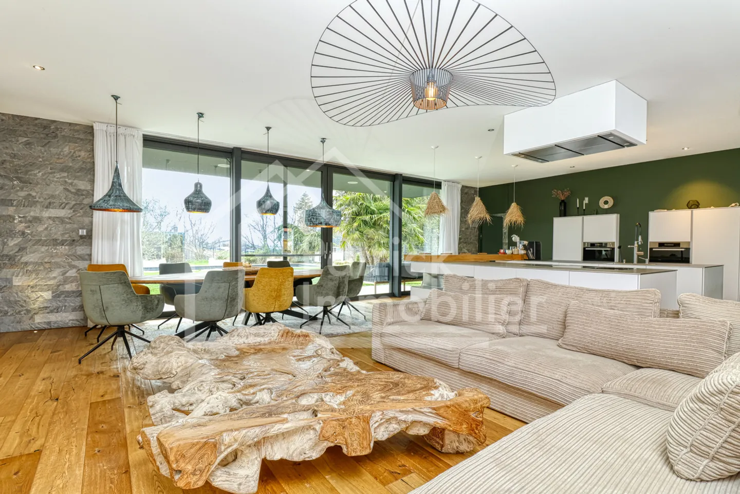 Exceptional contemporary villa with pool and spa just steps from the lake - Photo 6 of 20