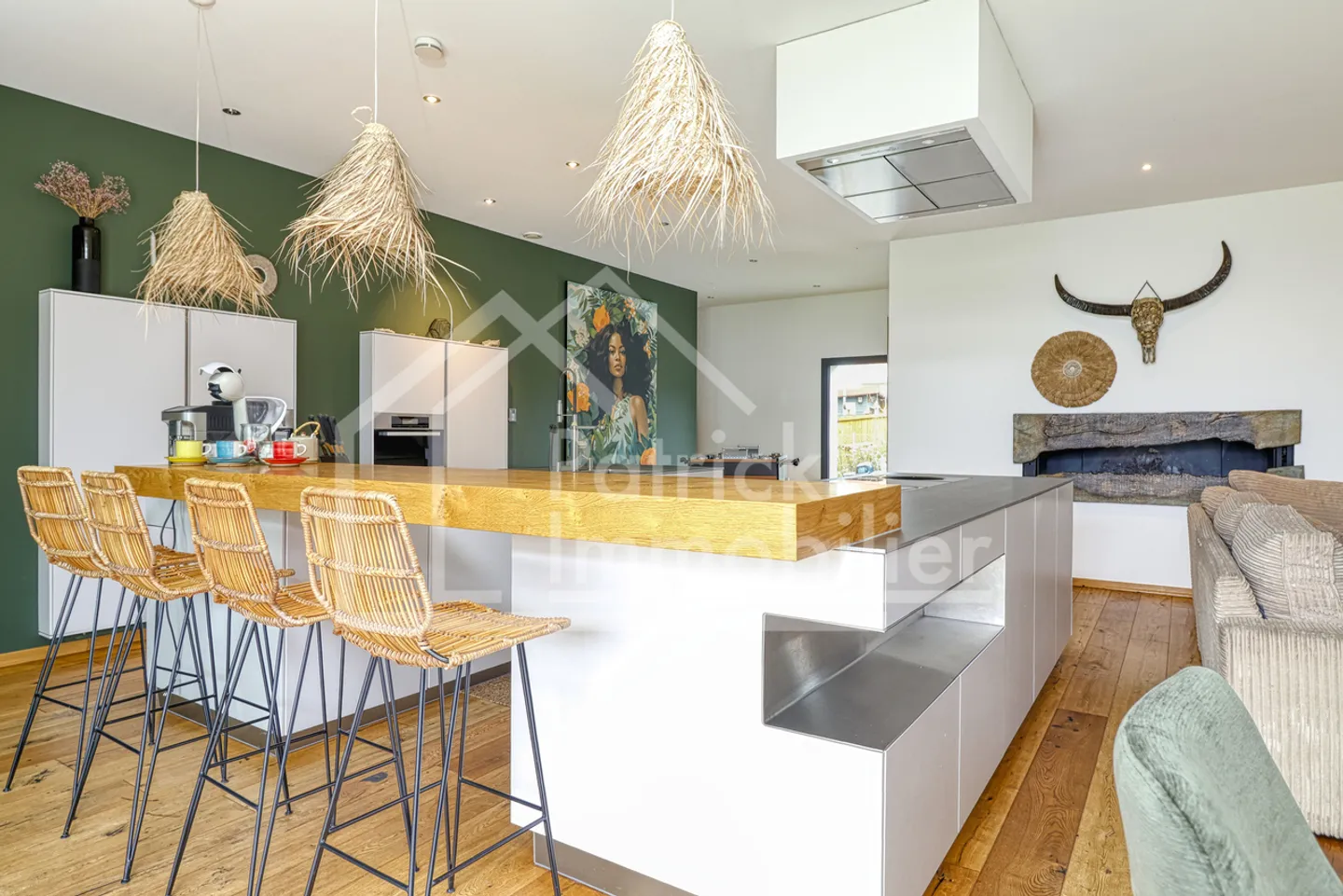 Exceptional contemporary villa with pool and spa just steps from the lake - Photo 8 of 20