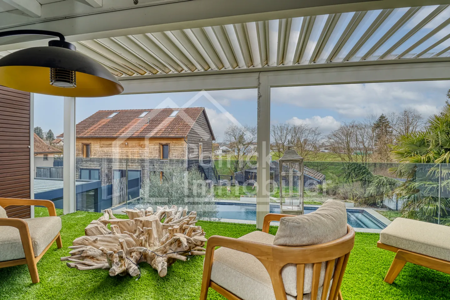 Exceptional contemporary villa with pool and spa just steps from the lake - Photo 14 of 20