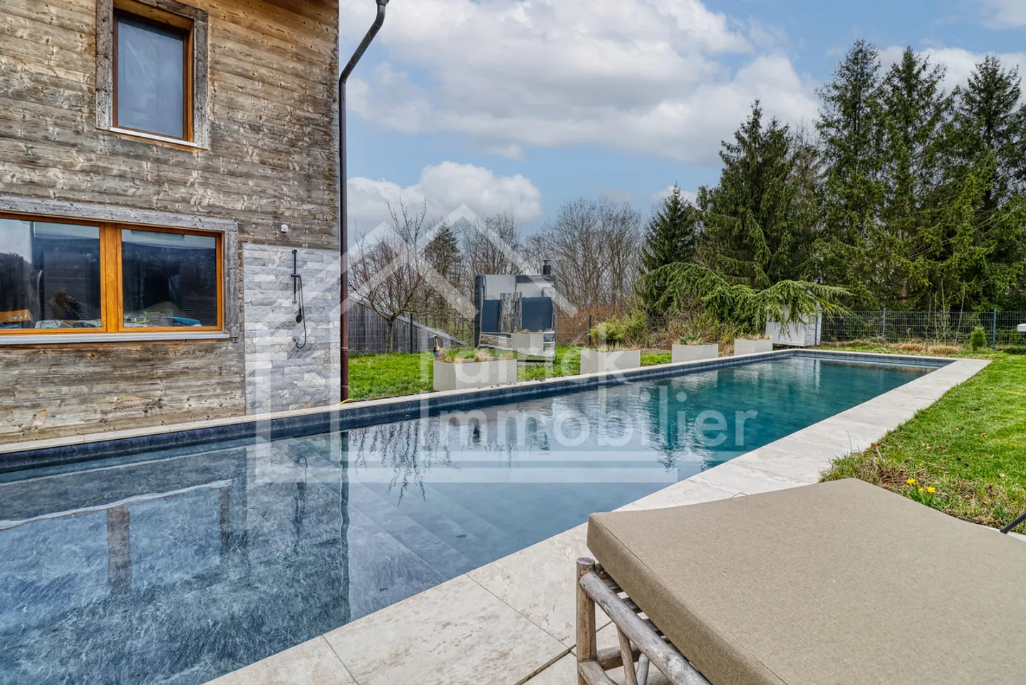 Exceptional contemporary villa with pool and spa just steps from the lake - Photo 18 of 20