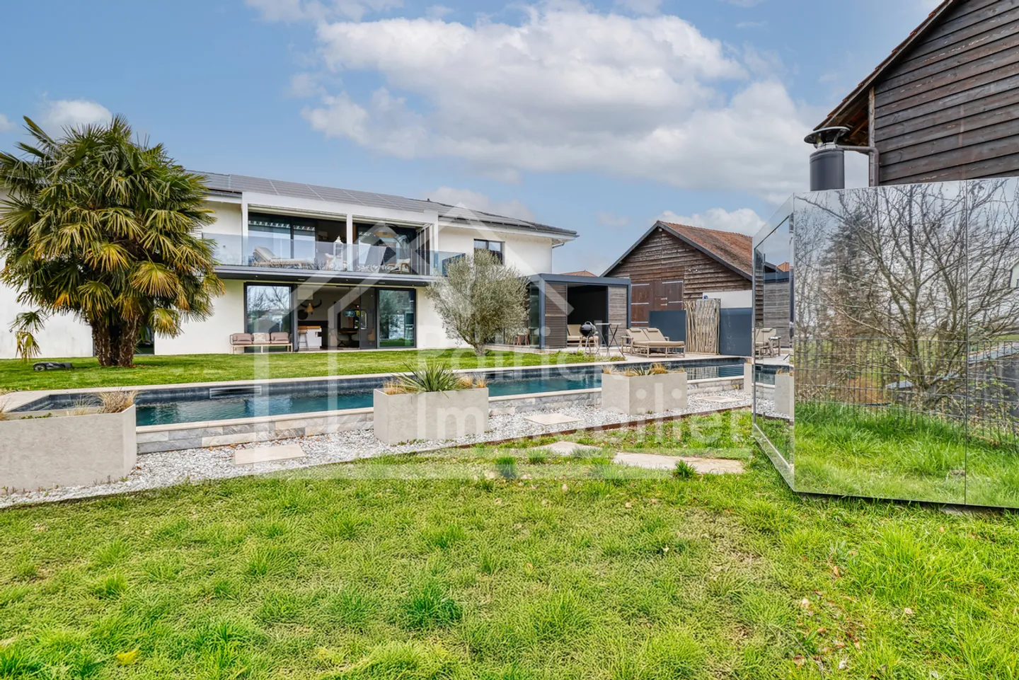 Exceptional contemporary villa with pool and spa just steps from the lake - Photo 20 of 20