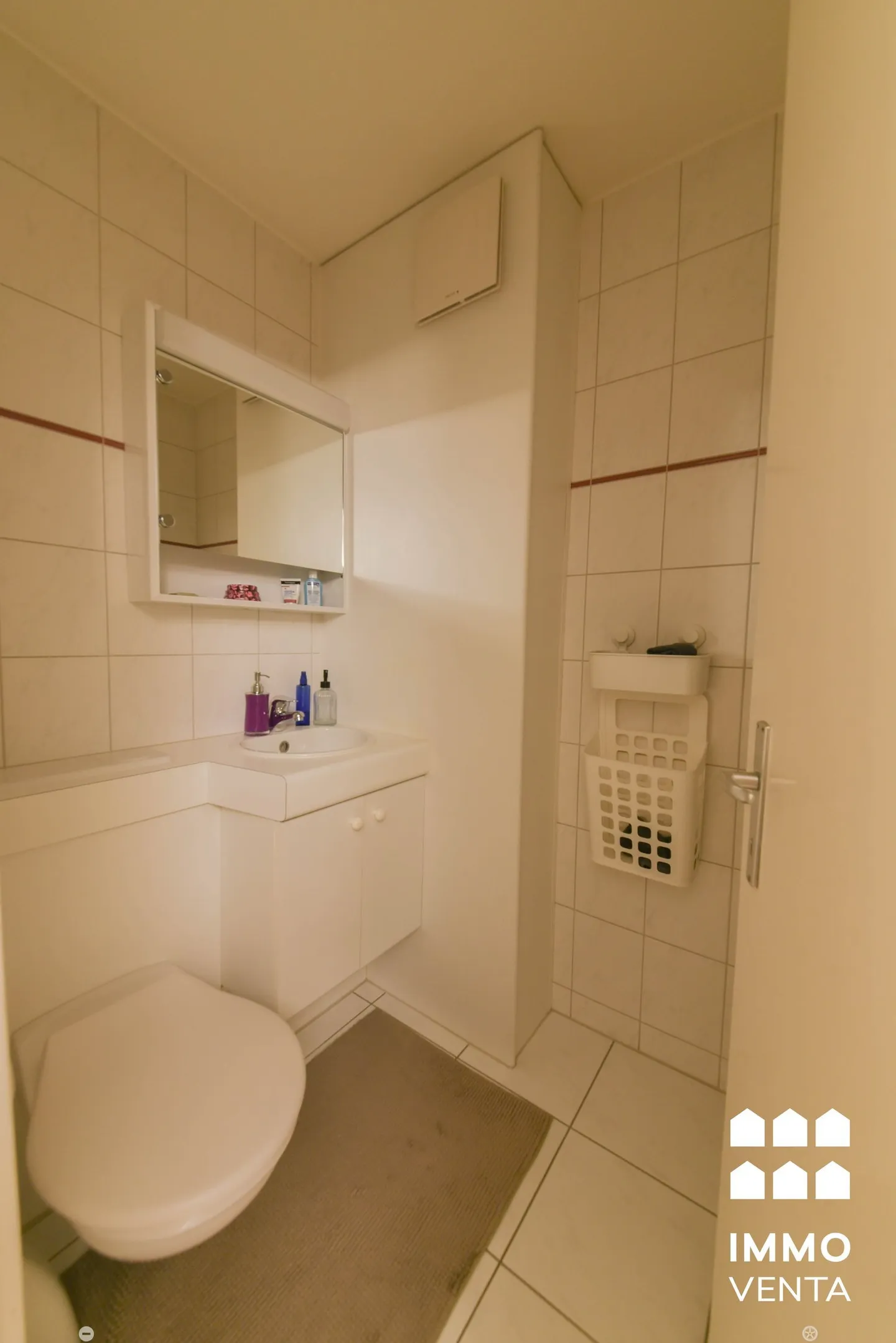 Appartamento moderno con balcone a Biel - Foto 7 di 8