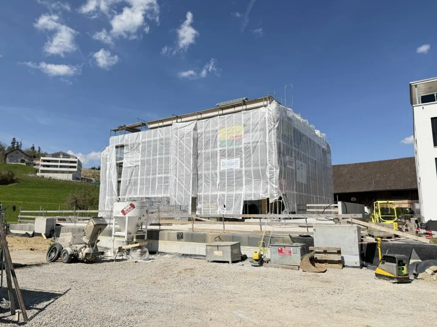 Moderno appartamento di 2,5 stanze in nuova costruzione a Bazenheid - Foto 1 di 6