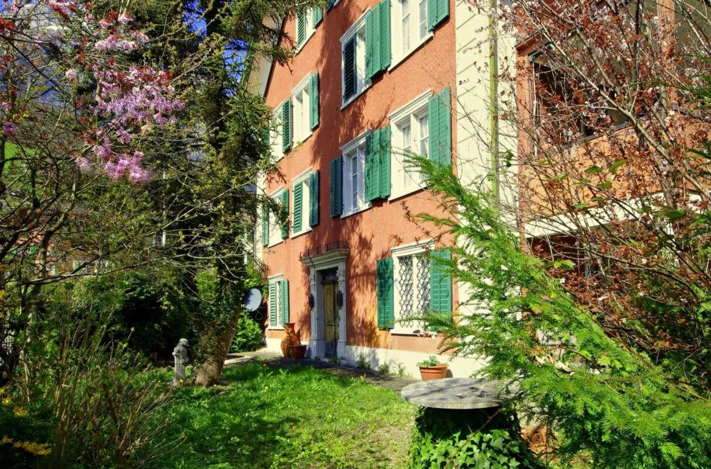 Elegante Villa in malerischem Park - Foto 1 von 21
