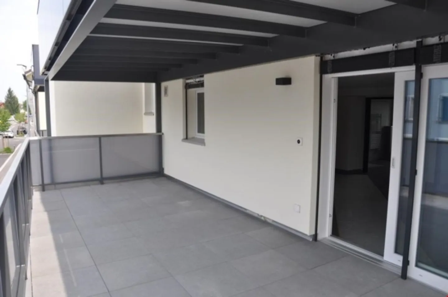 MODERNO, CENTRALE E CON UN GRANDE BALCONE - Foto 1 di 5