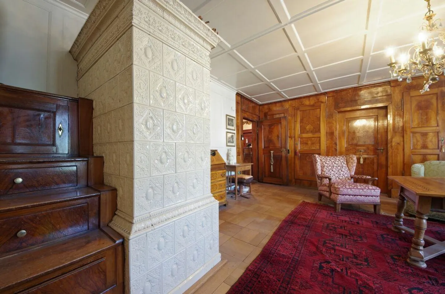 Elegante Villa in malerischem Park - Foto 6 von 21