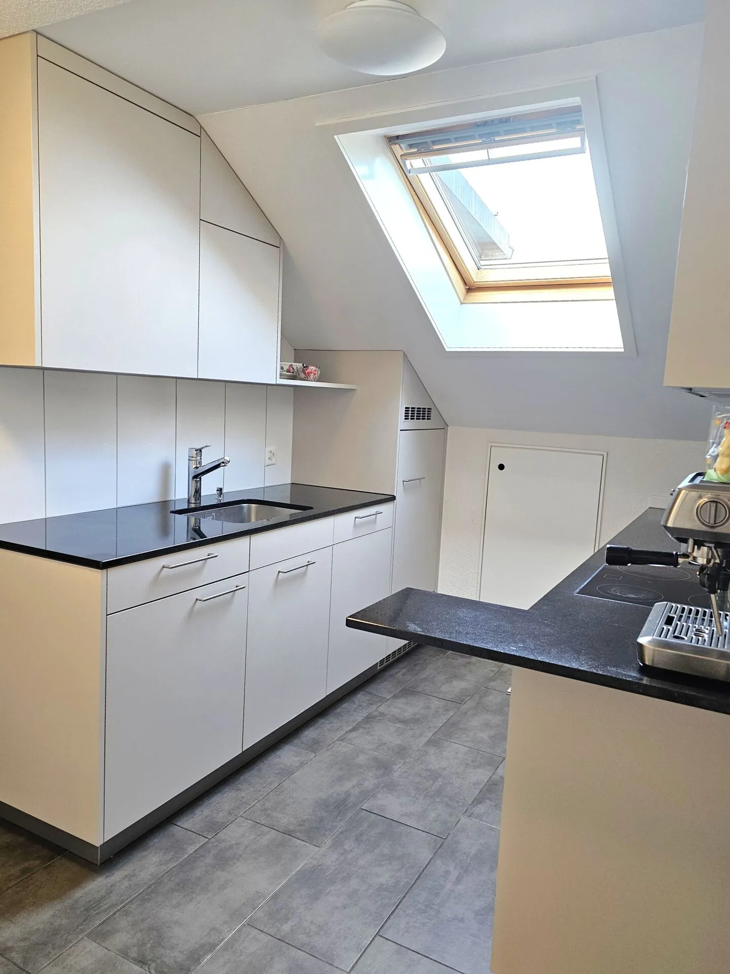 superbe appartement sous les toits de 2 pièces à louer - Photo 1 sur 6