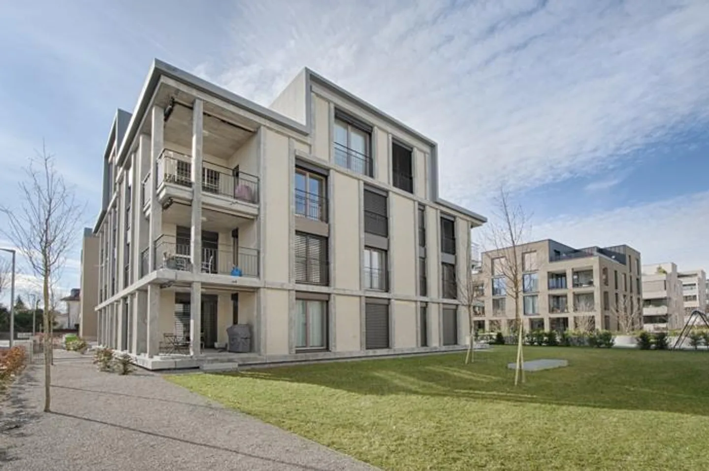 Einstellhallenplatz zu Vermieten - Foto 1 von 2