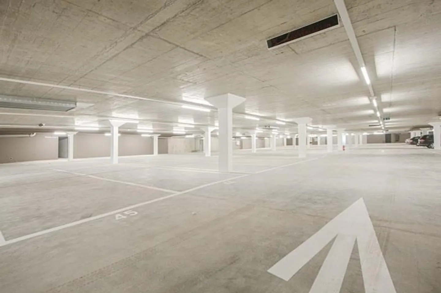 Einstellhallenplatz zu Vermieten - Foto 2 von 2