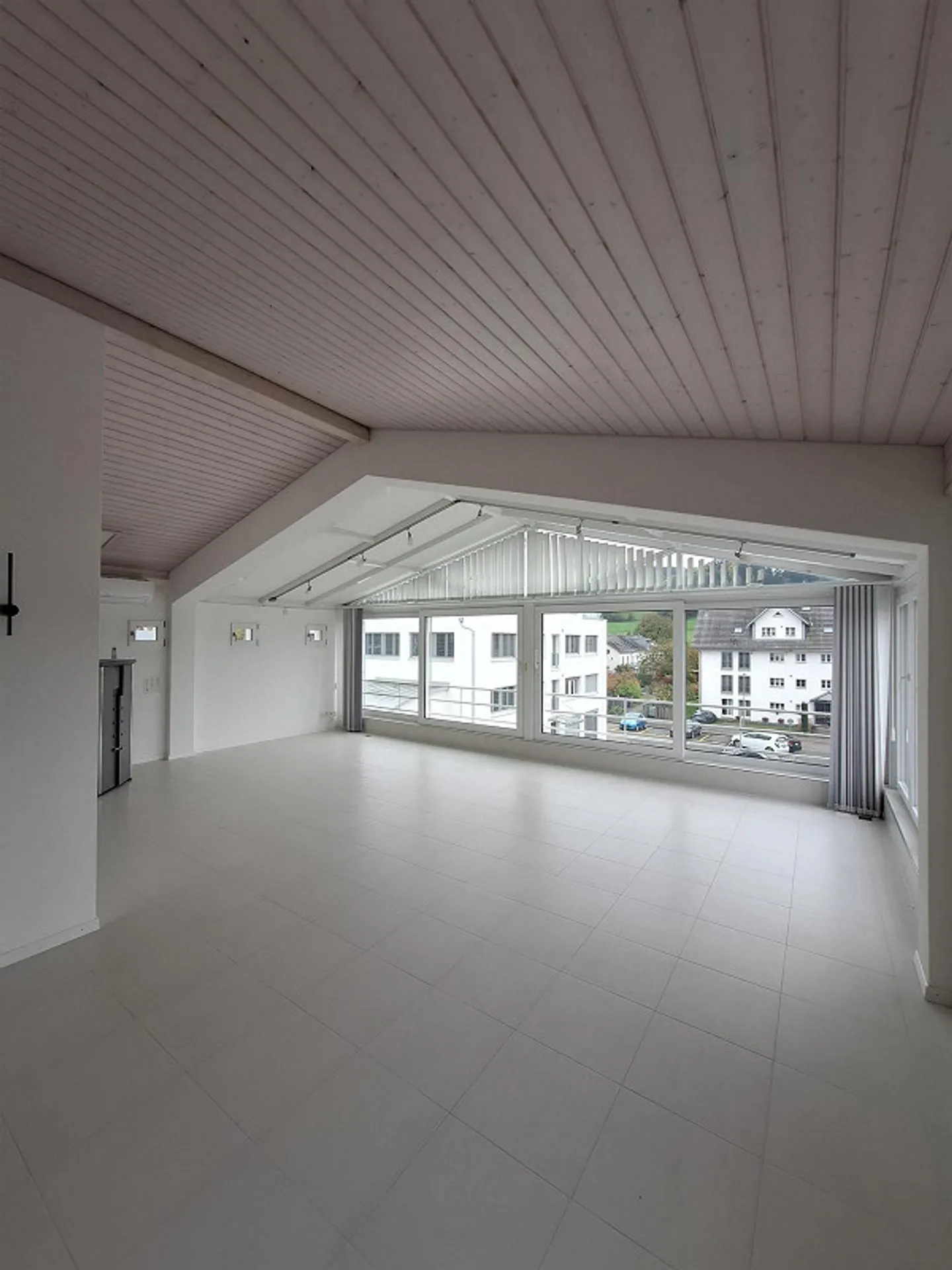 appartamento di 4.5 locali con una grande terrazza - Foto 1 di 18