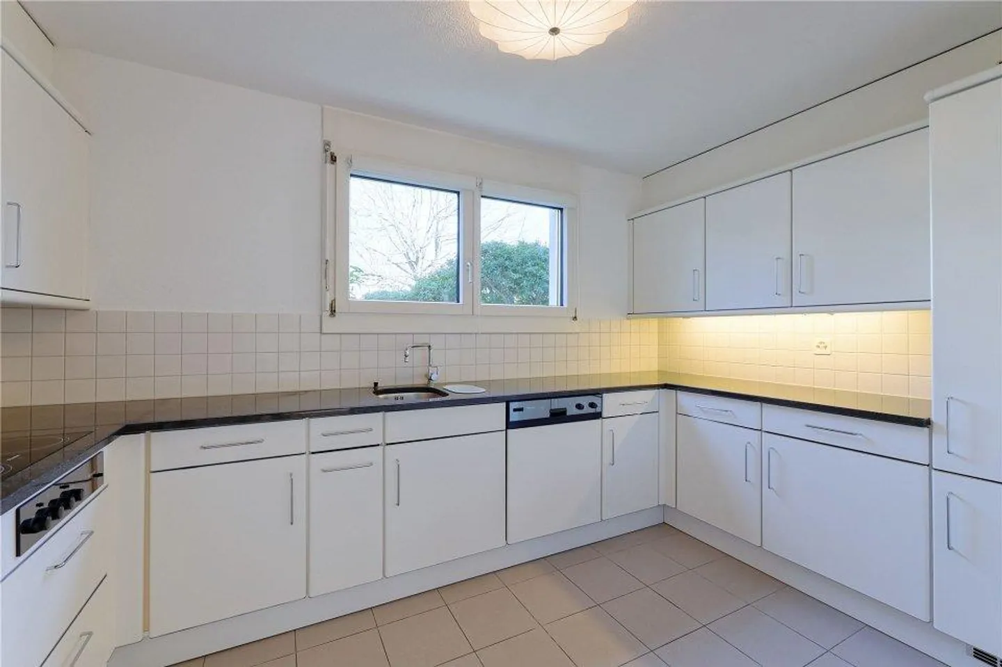 3.5 Room Apartment - Photo 3 of 13