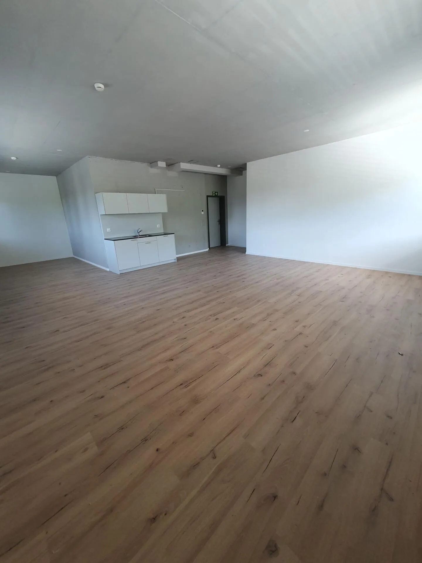 57m² Office / Commercial / Practice / Fitness or Therapy Space - Photo 1 of 8
