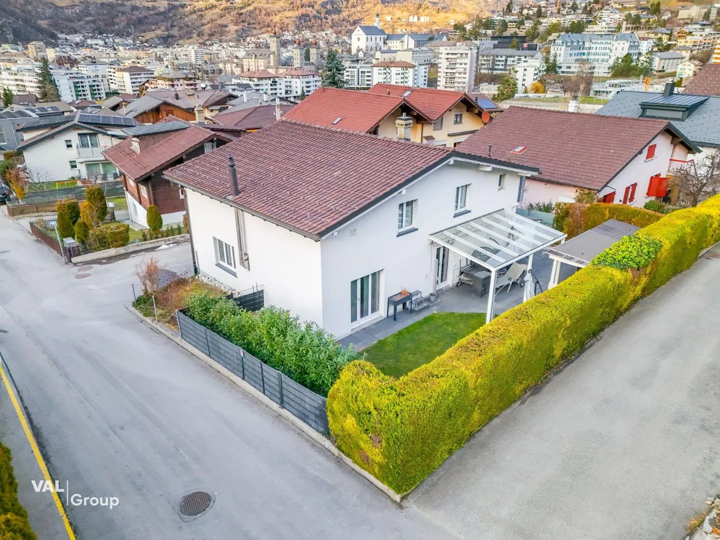 Spacious Single-Family Home with Private Garden and Plenty of Peace - Photo 2 of 13
