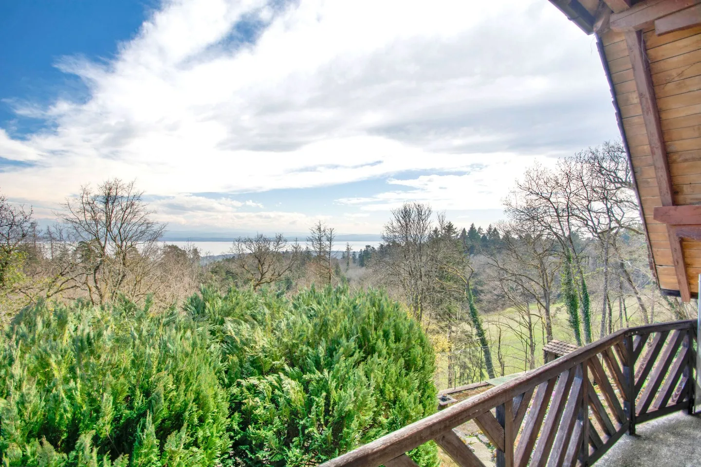 Montmollin, proprietà affascinante con vista sul lago e annessi - Foto 10 di 20