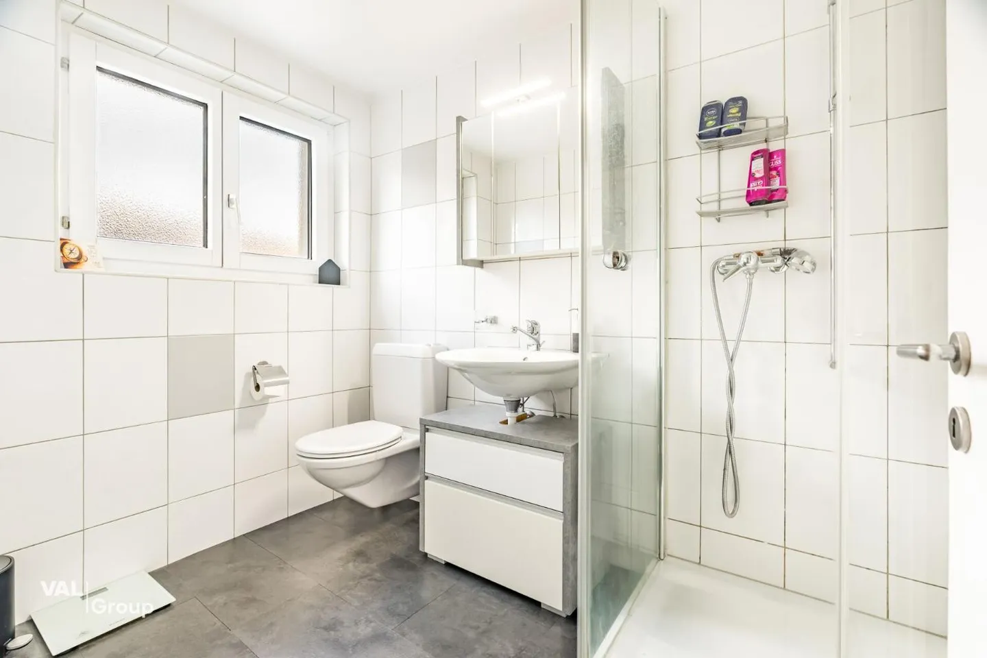 Spacious Single-Family Home with Private Garden and Plenty of Peace - Photo 10 of 13