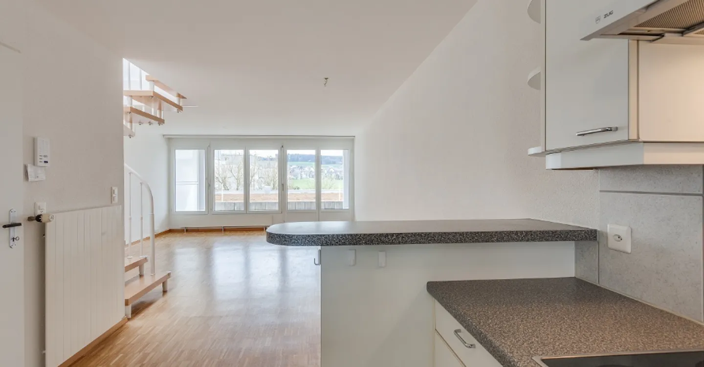 Bright maisonette apartment for rent - Photo 3 of 7