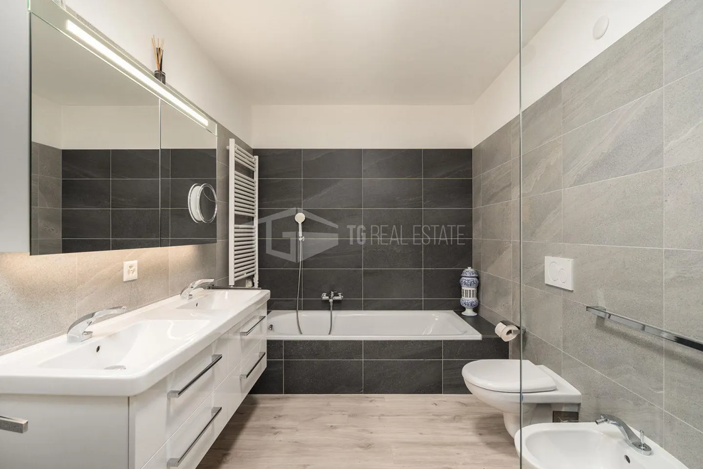 5-ROOM HOUSE WITH GARDEN. - Photo 11 of 17