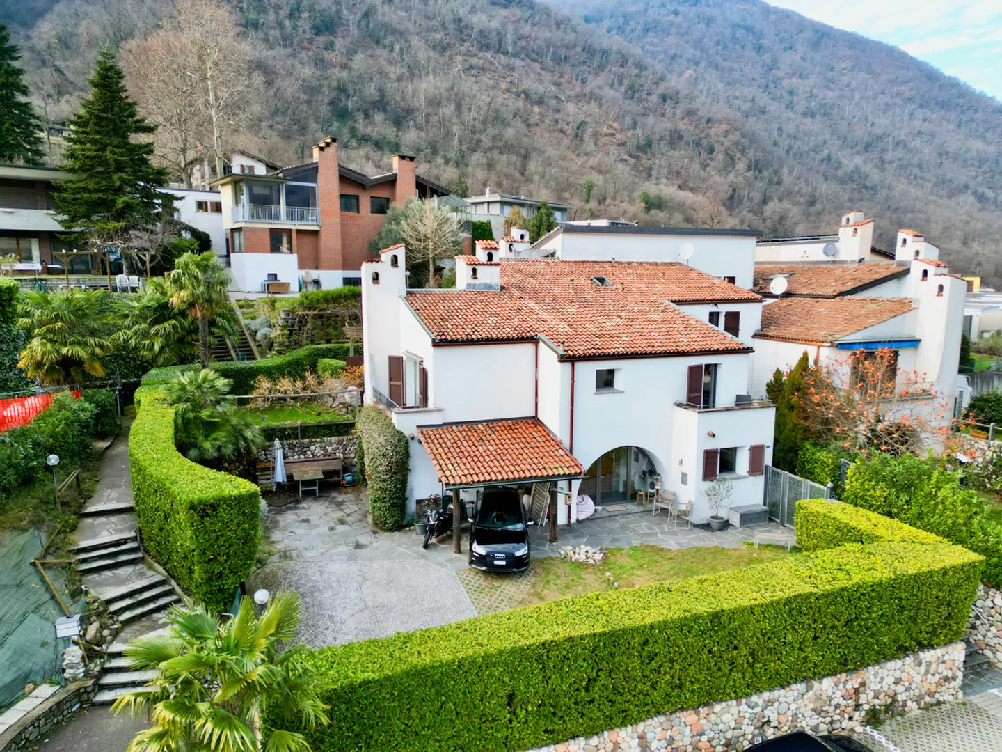 Charmantes Reihenhaus mit bezauberndem Blick auf den See und die Berge - Foto 1 von 21