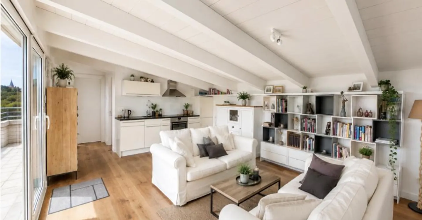 Appartamento spazioso con balcone - Foto 5 di 7