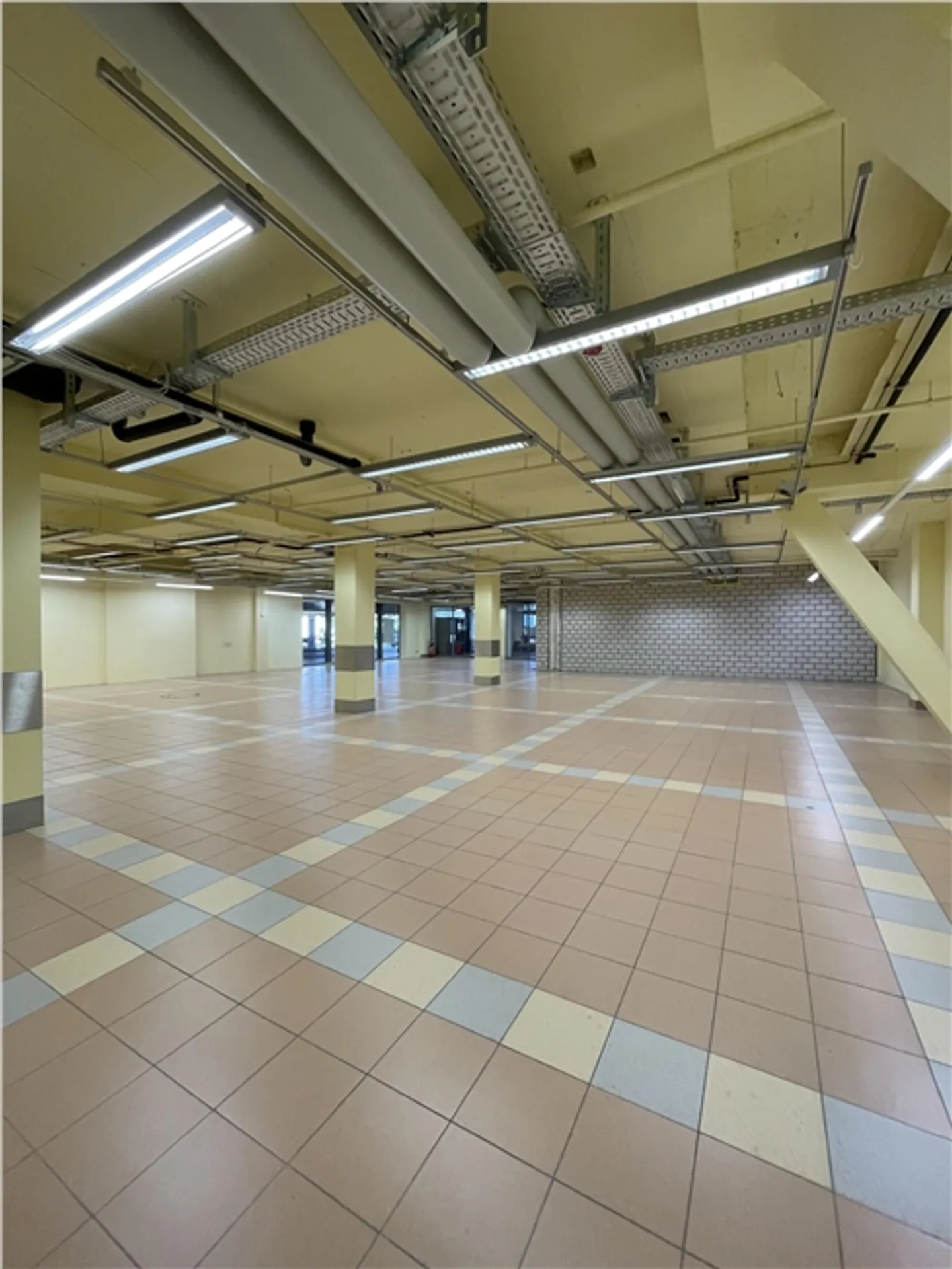 Magasin à louer - Photo 8 sur 9