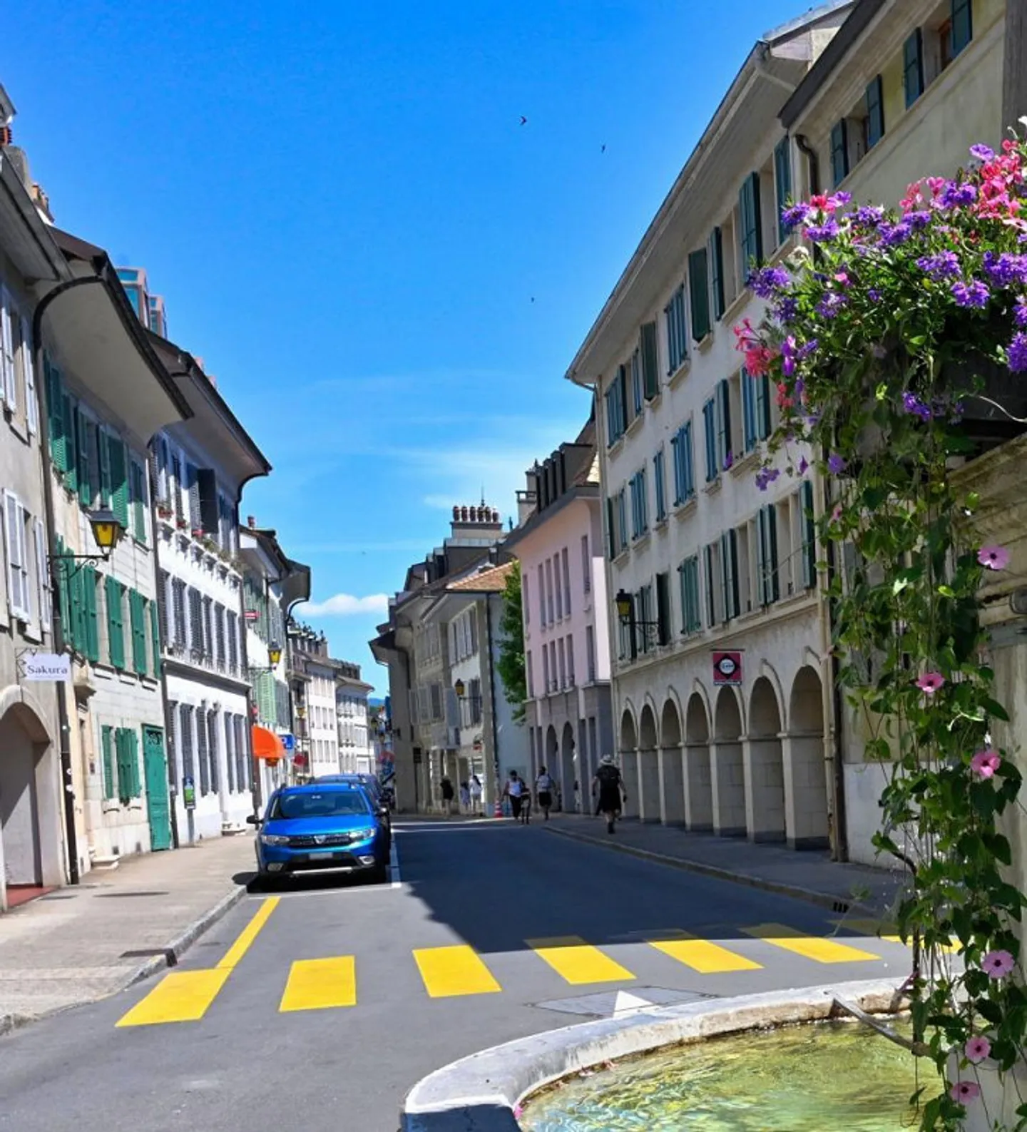 Mixed-use building in the heart of Nyon - Photo 1 of 10